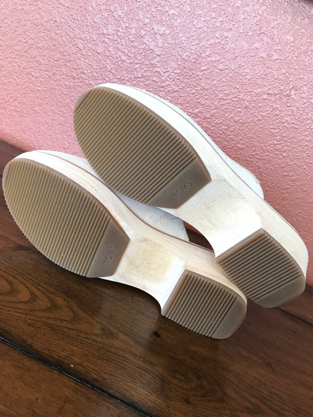 TOMS Women’s 8.5 Addison Neutral Cream Suede Round Toe Mule Wooden Clogs in EUC - Picture 15 of 16